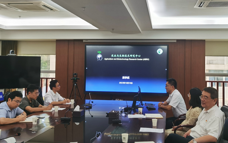 2. 段学武介绍农生中心及党支部情况