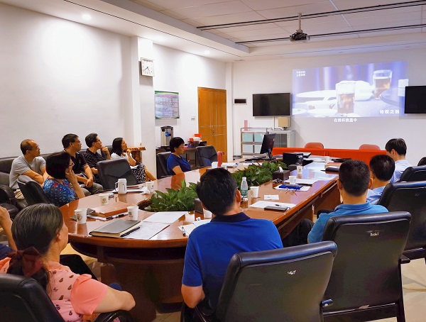 5.观看警示教育片