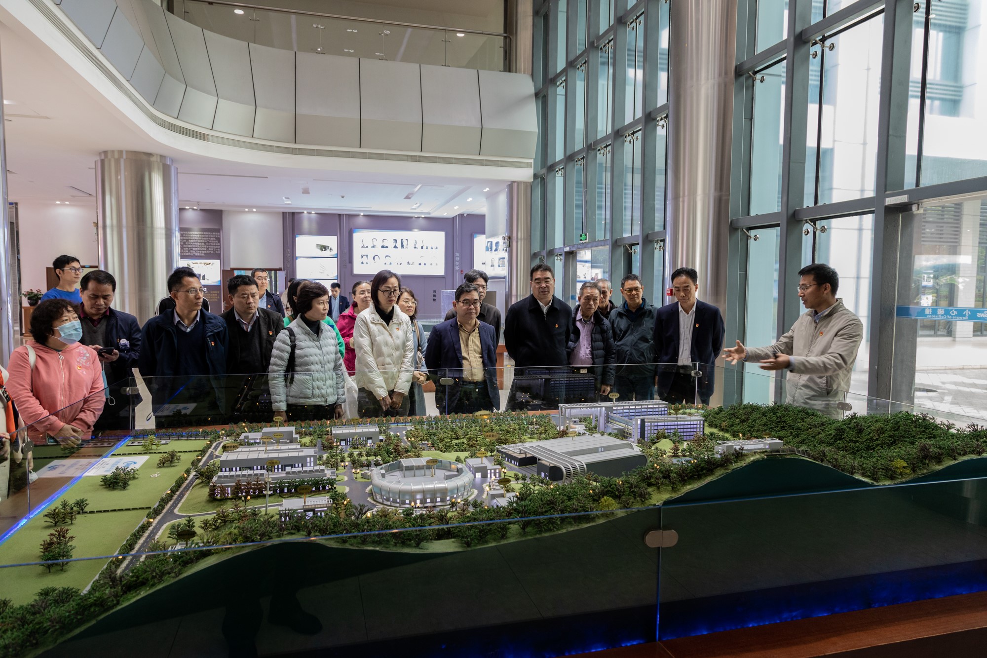 6.前往中国散裂中子源开展体验式教育