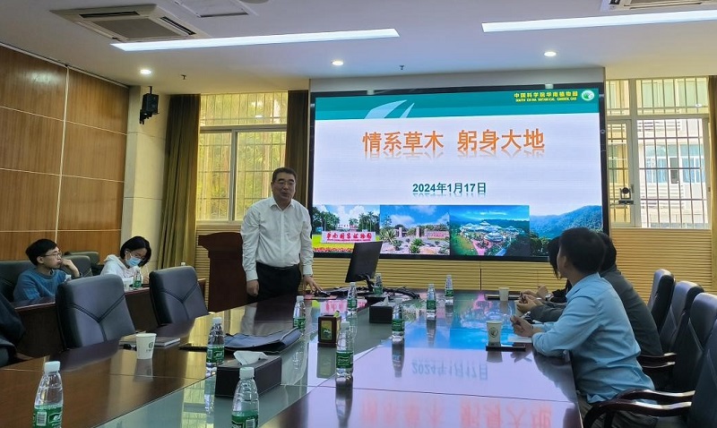 党委副书记、纪委书记徐海作报告