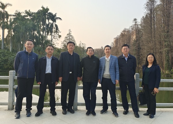 2.龙洞琪林前合影