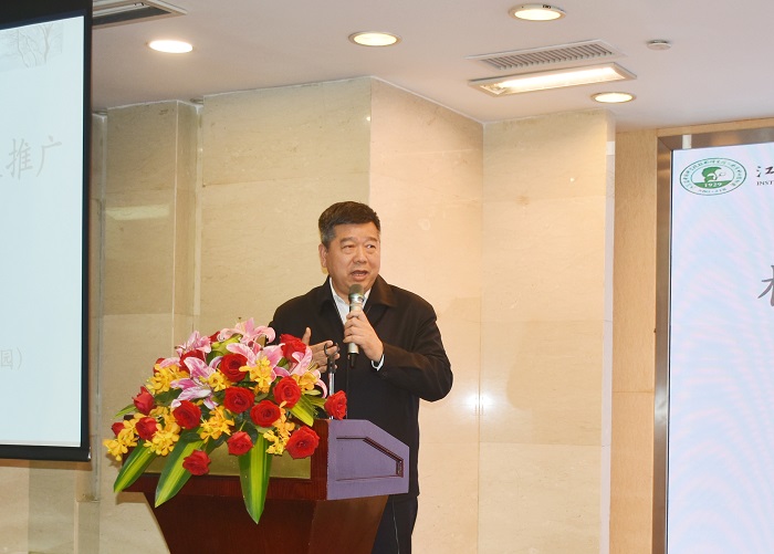 5.江苏省中国科学院植物研究所(南京中山植物园)所长姚东瑞作报告